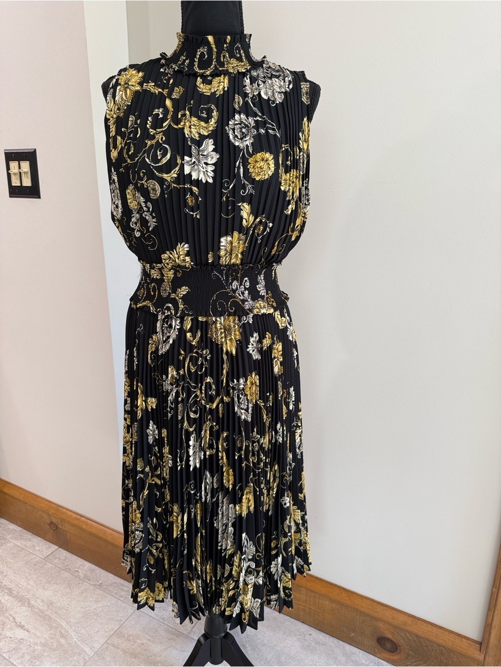 Nanette Lepore NWOT Cypress Dress pleated black & yellow mock neck size 10